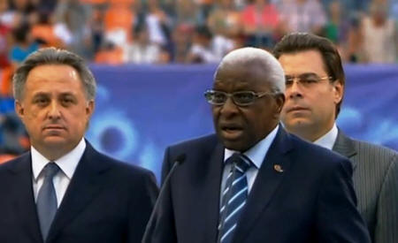 Президент IIAF Ламин Диак объявляет 14-й чемпионат мира по легкой атлетике закрытым. Автор фото председатель НСНБР А.Г.Огнивцев. 